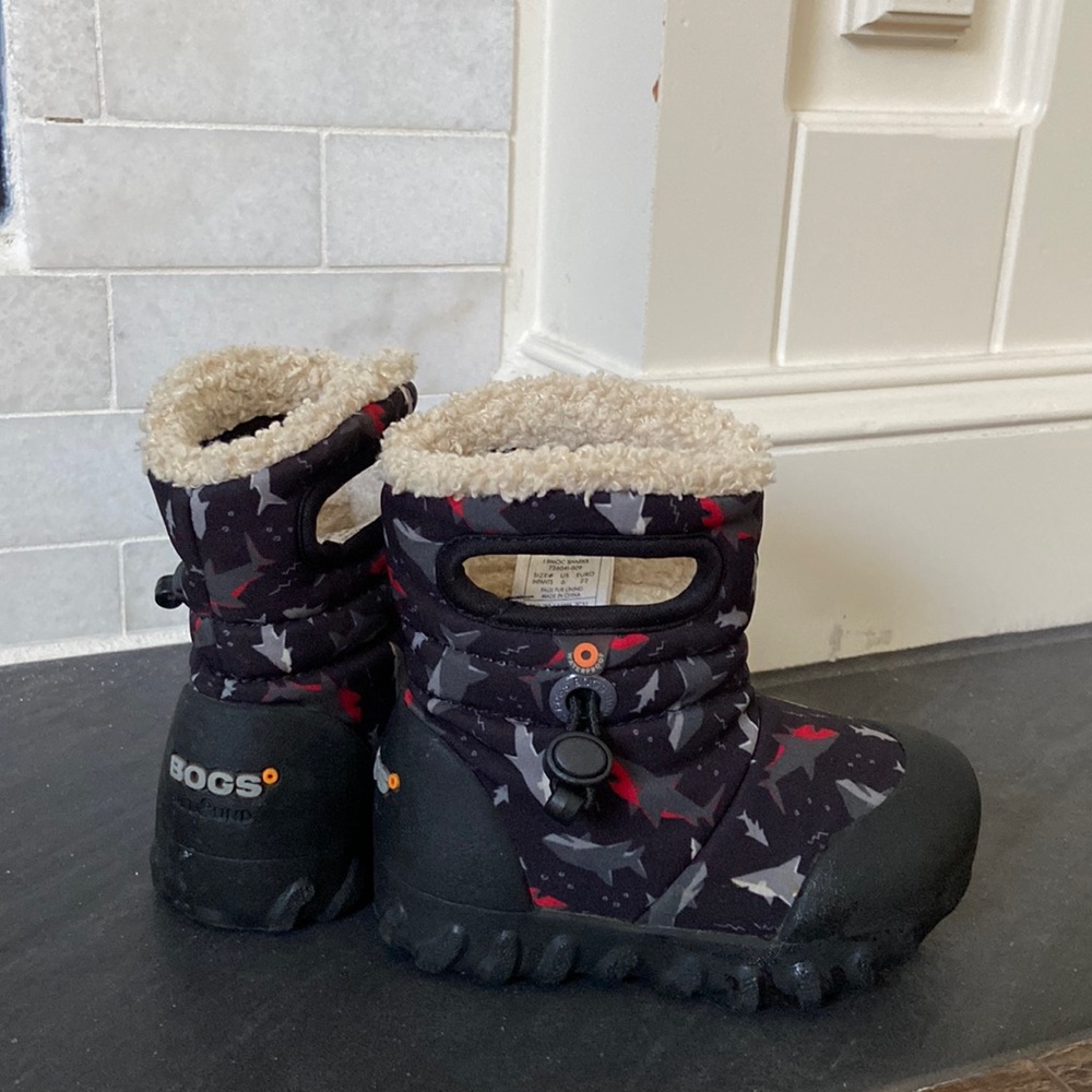 Baby Bogs insulated winter boots! rain boots🦈